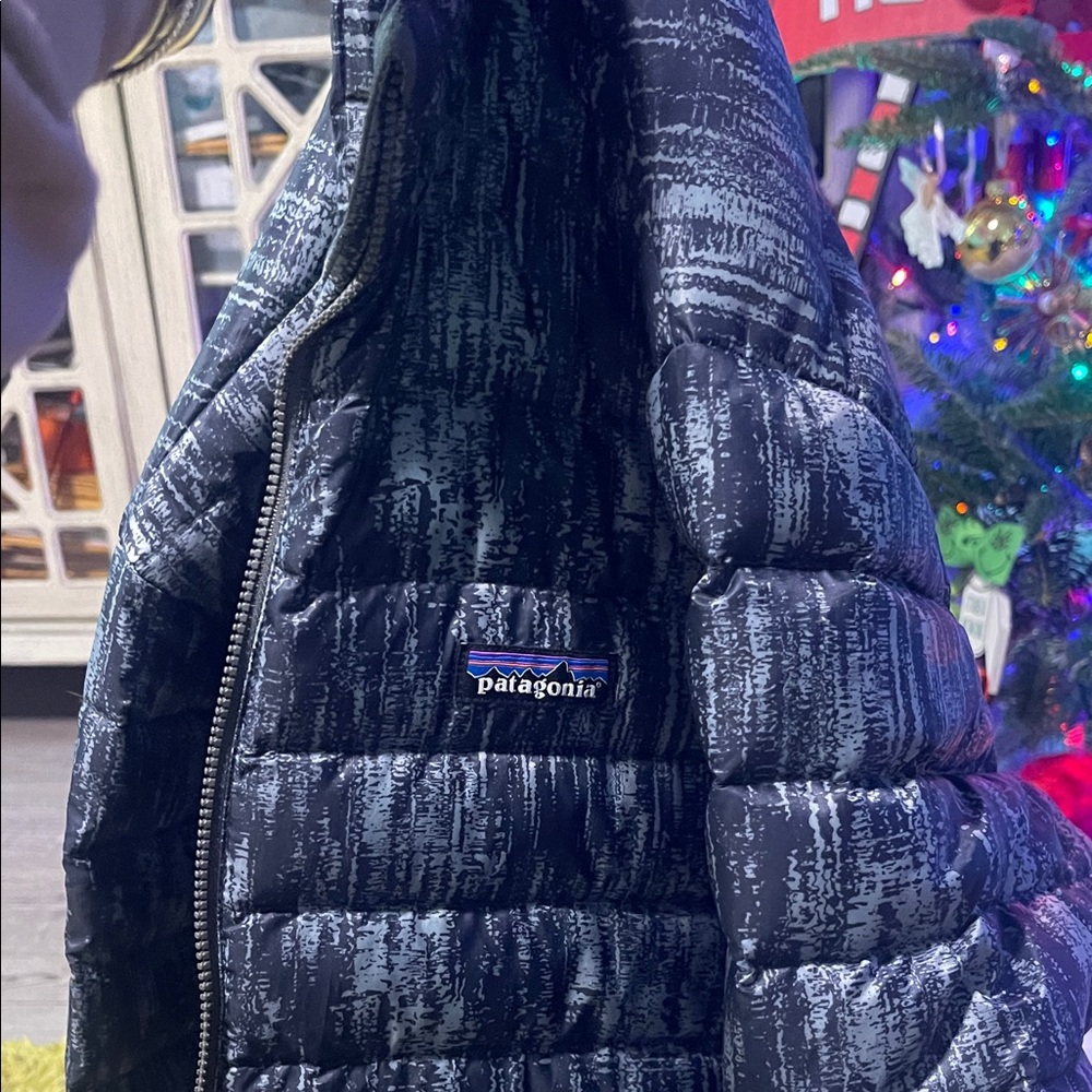 Patagonia Navy and Light Gray Puffer Jacket - Picture 11 of 11